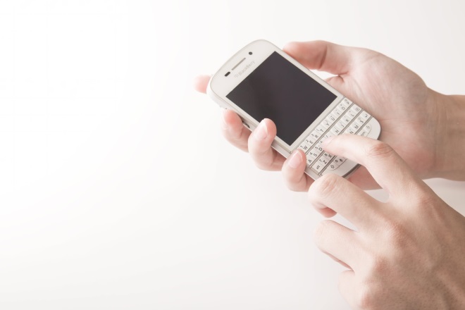 スマホで不審なメール